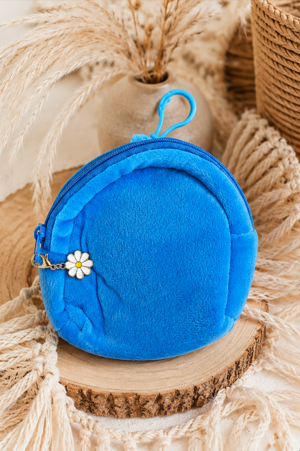 Geldbörse aus Plüsch mit Blumenanhänger