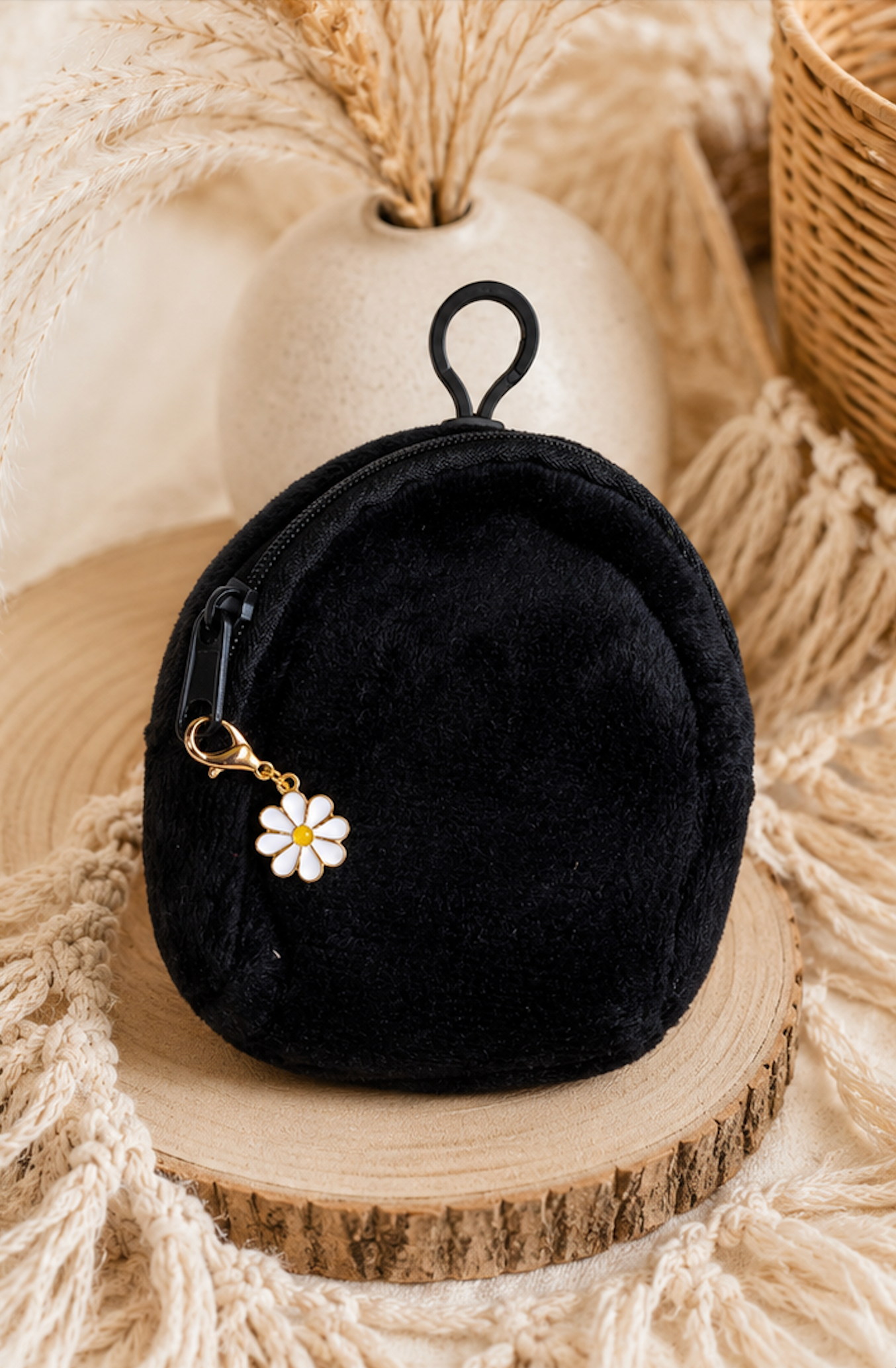 Geldbörse aus Plüsch mit Blumenanhänger